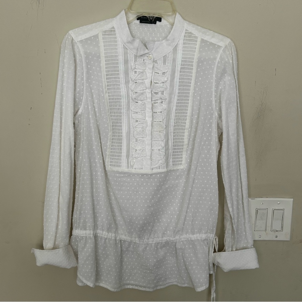 BCBG MAXAZRIA white swiss dot ruffle-front button-up blouse stand collar. Sz L.
